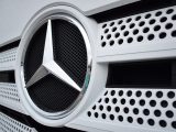 Mercedes-Benz GenH2 Truck - Mercedes-Benz logo on grill