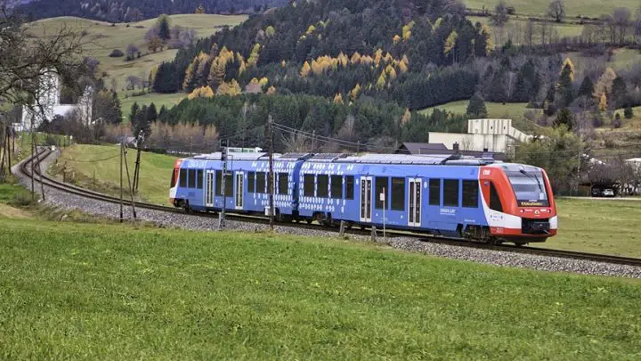 Alstom rolls out Poland’s first fuel cell passenger train