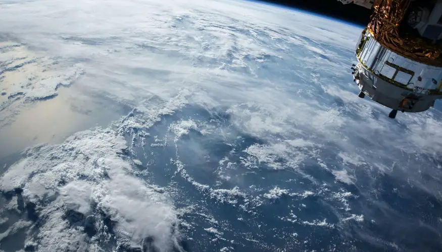 Liquid hydrogen fuel and oxygen send Jeff Bezos to space in New Shepard