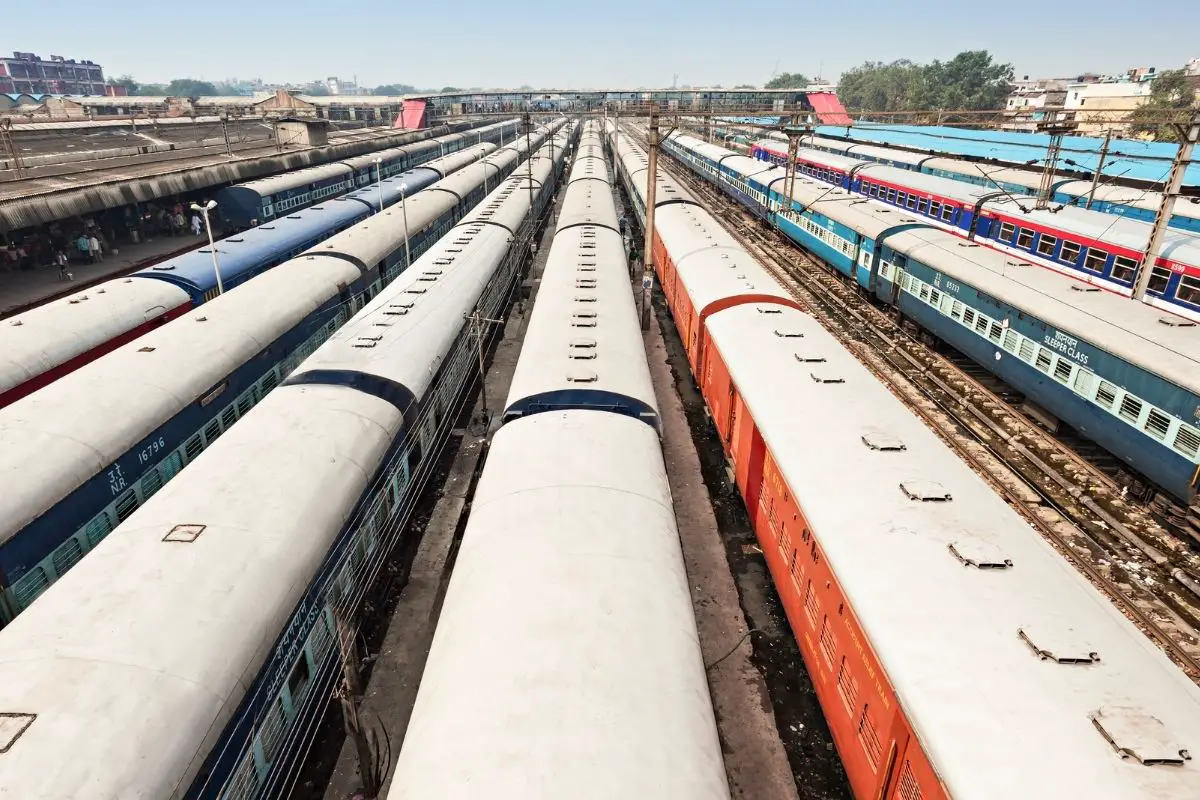 Hydrogen fuel cell trains - Trains in a yard