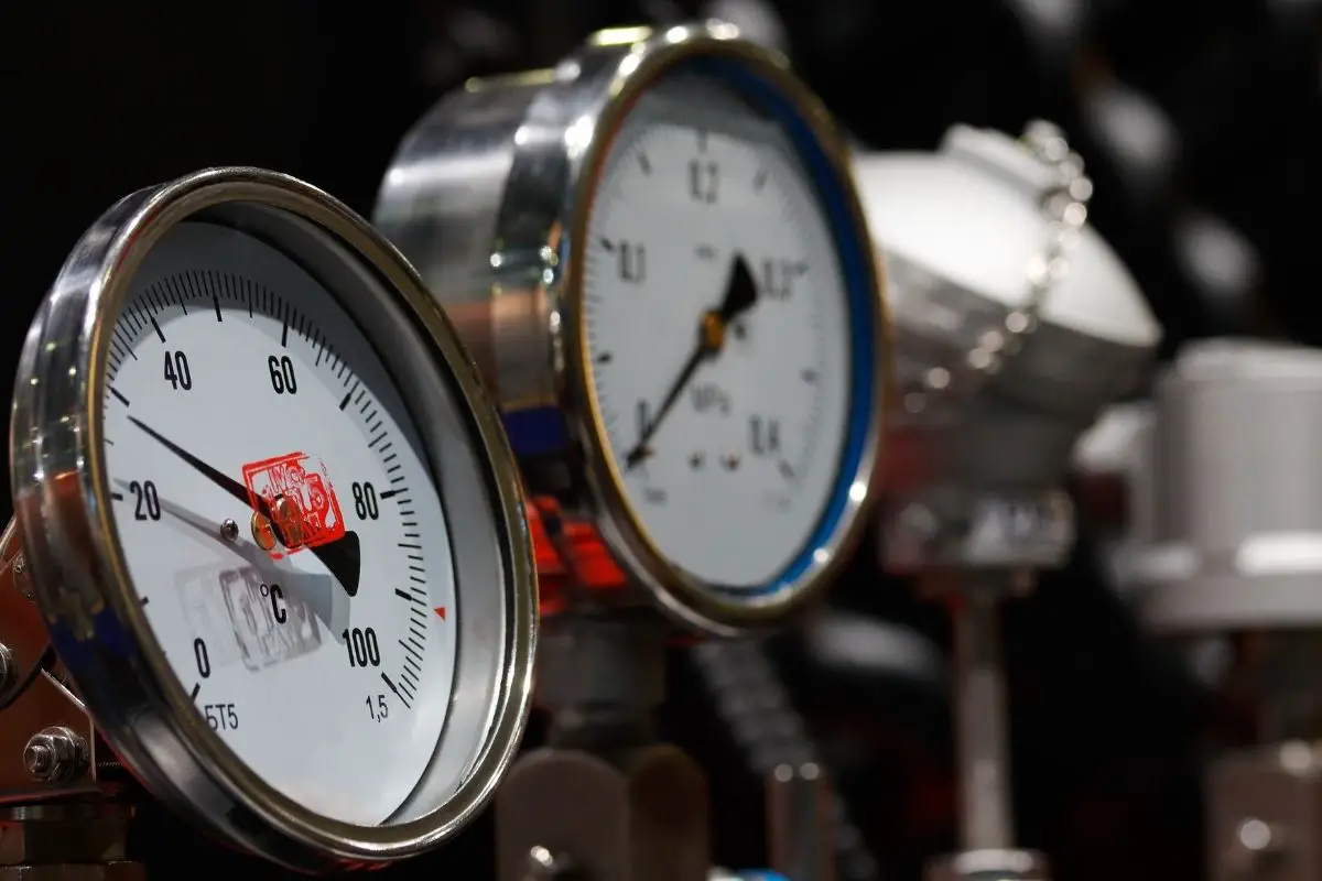 Fuel cell membrane - temperature and pressure gauges H2