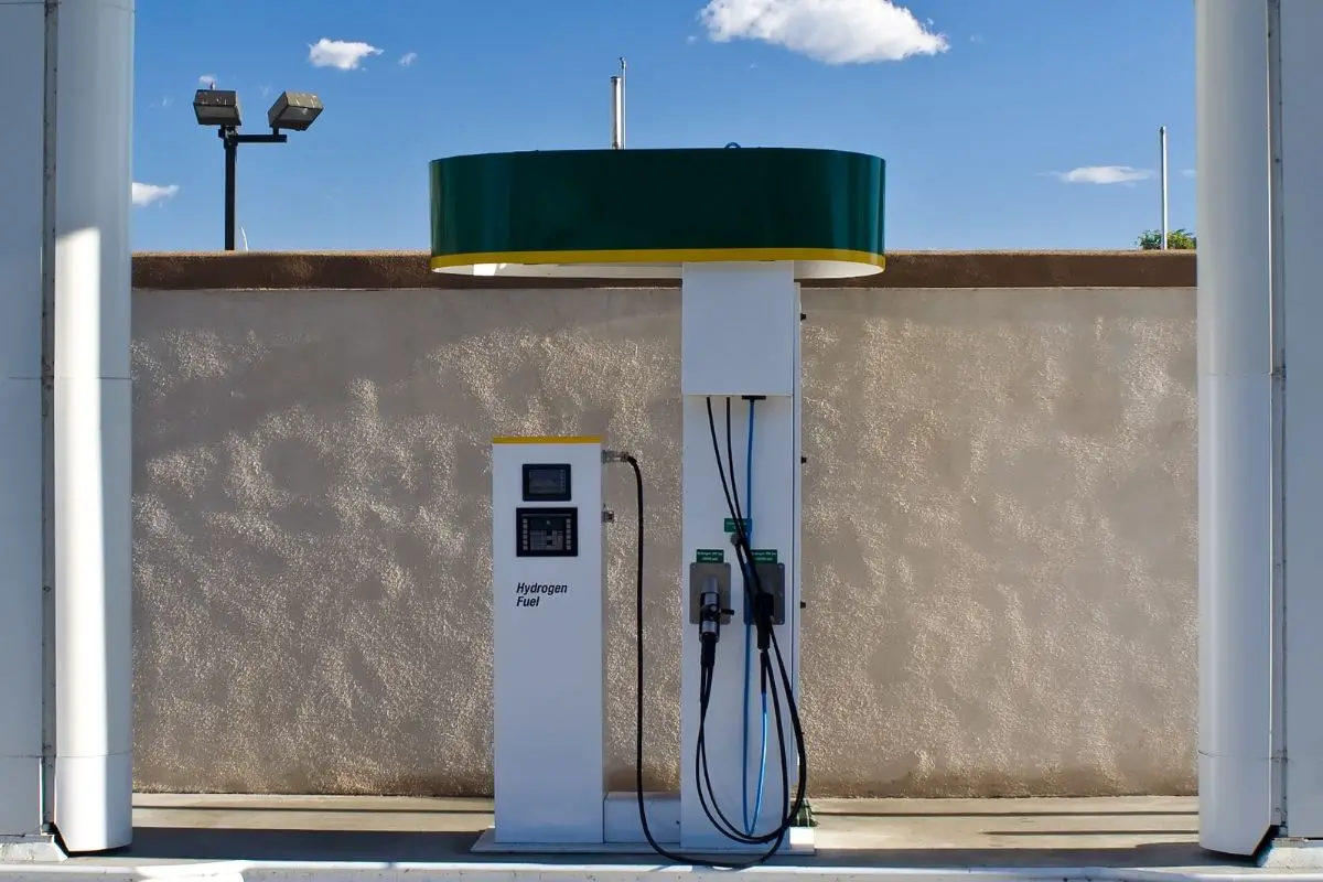 Hydrogen fueling station