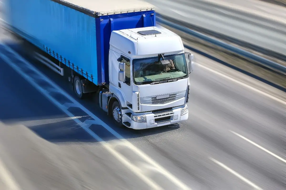 Green hydrogen plant - heavy duty truck on road