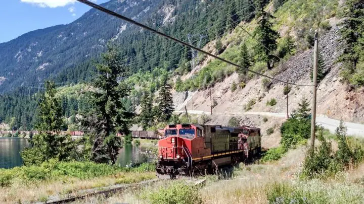 Hydrogen fuel cell locomotive from Canadian Pacific to roll out before 2022