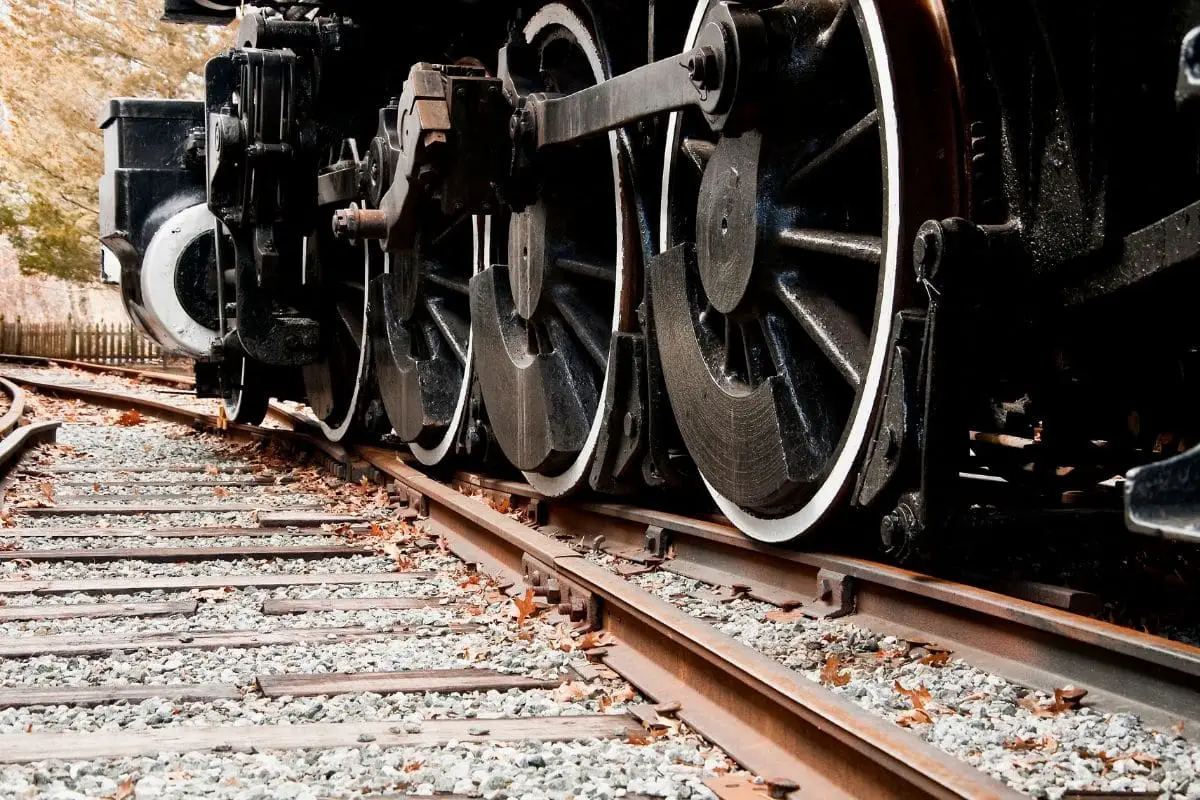 H2 fuel cells - train wheels on track