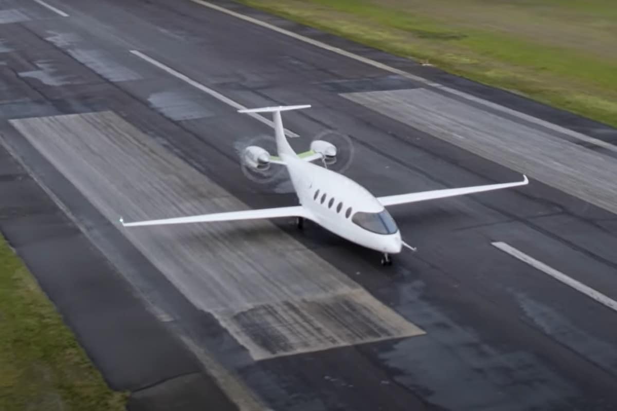 Electric Airplane - Alice Taxi Clip - Eviation Aircraft Inc YouTube