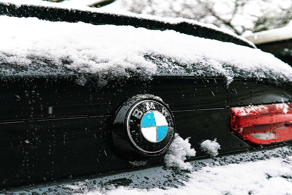 BMW iX5 Hydrogen - A BMW car covered in snow