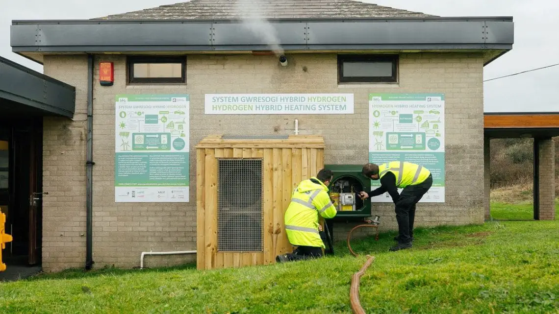 World’s first smart hydrogen hybrid heating system demonstrated in UK