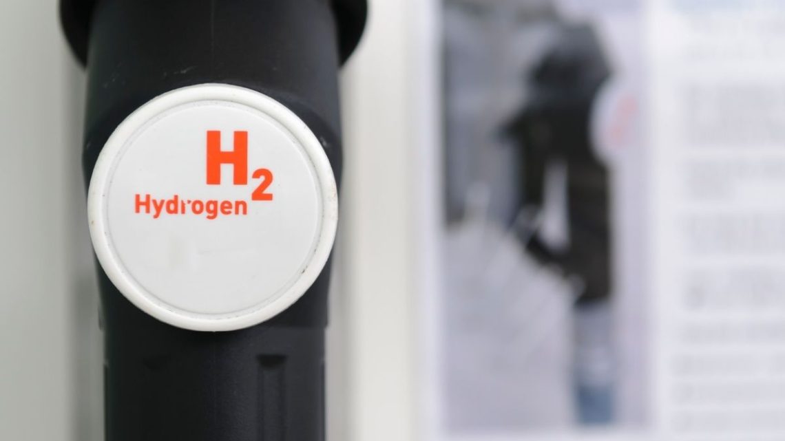 ZeroAvia partners with ZEV Station hydrogen fuel company