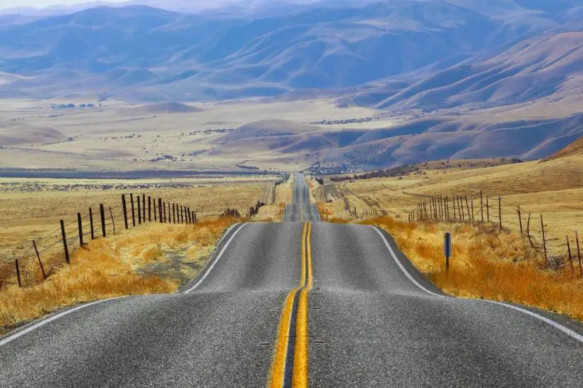 Hydrogen fuel truck - Road in California