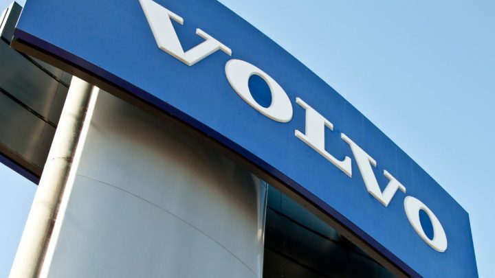 Volvo begins testing hydrogen fuel cell trucks