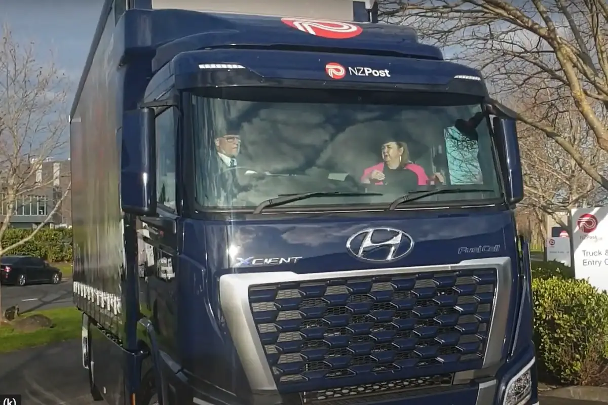 Hydrogen fuel truck - NZ Post gets first hydrogen truck - TransportTalk YouTube