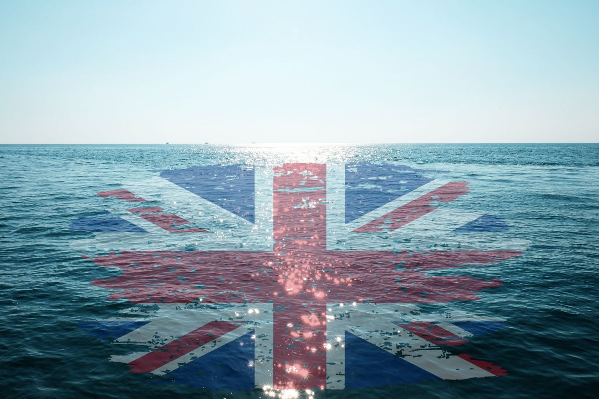Hydrogen fuel cell - UK Flag - Ocean