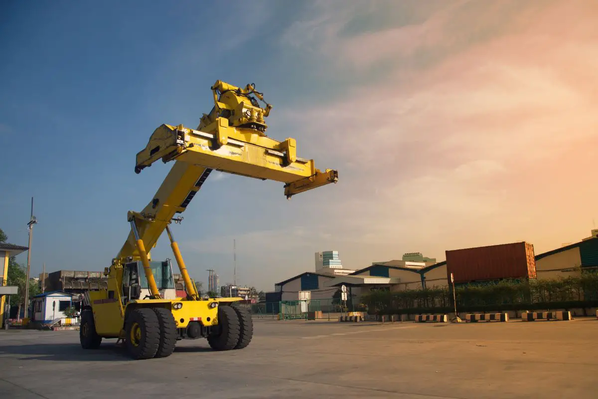 Hydrogen fuel cells - Image of a Container handler