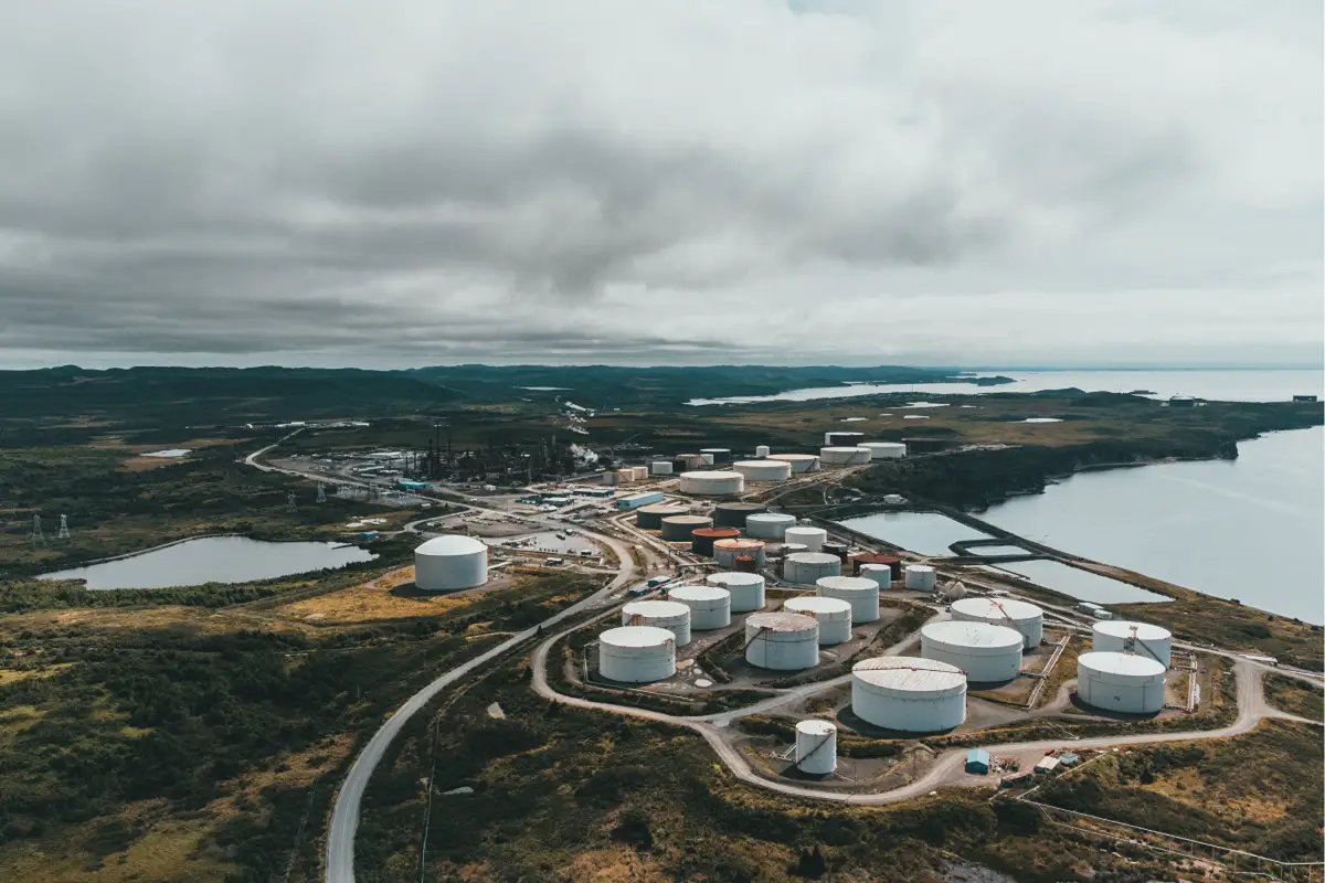 hydrogen-powered turbines - power plant facility near water