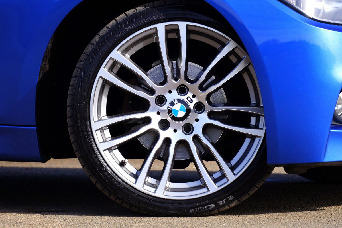 BMW iX5 hydrogen - BMW logo on tire of a car