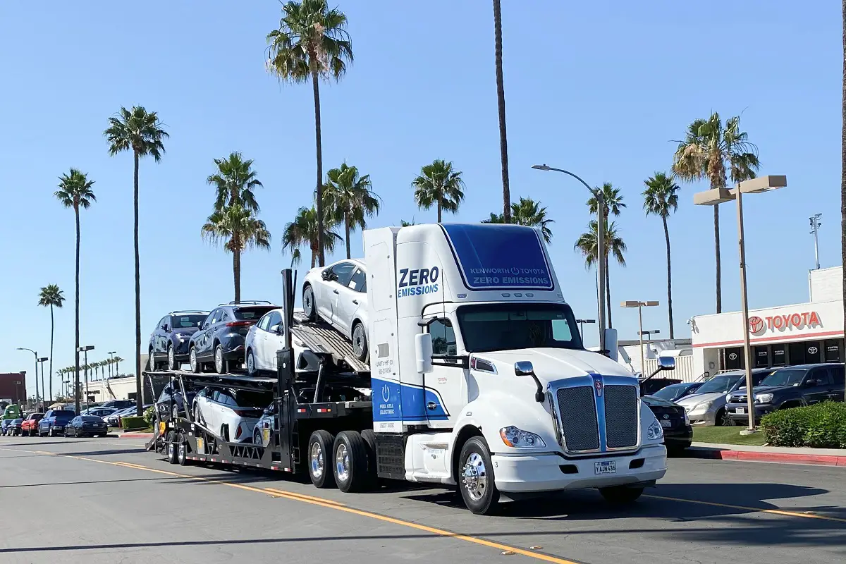 Fuel Cell Electric Truck - Toyota Kenworth Fuel Cell Electric Hydrogen ZANZEFF - 02b