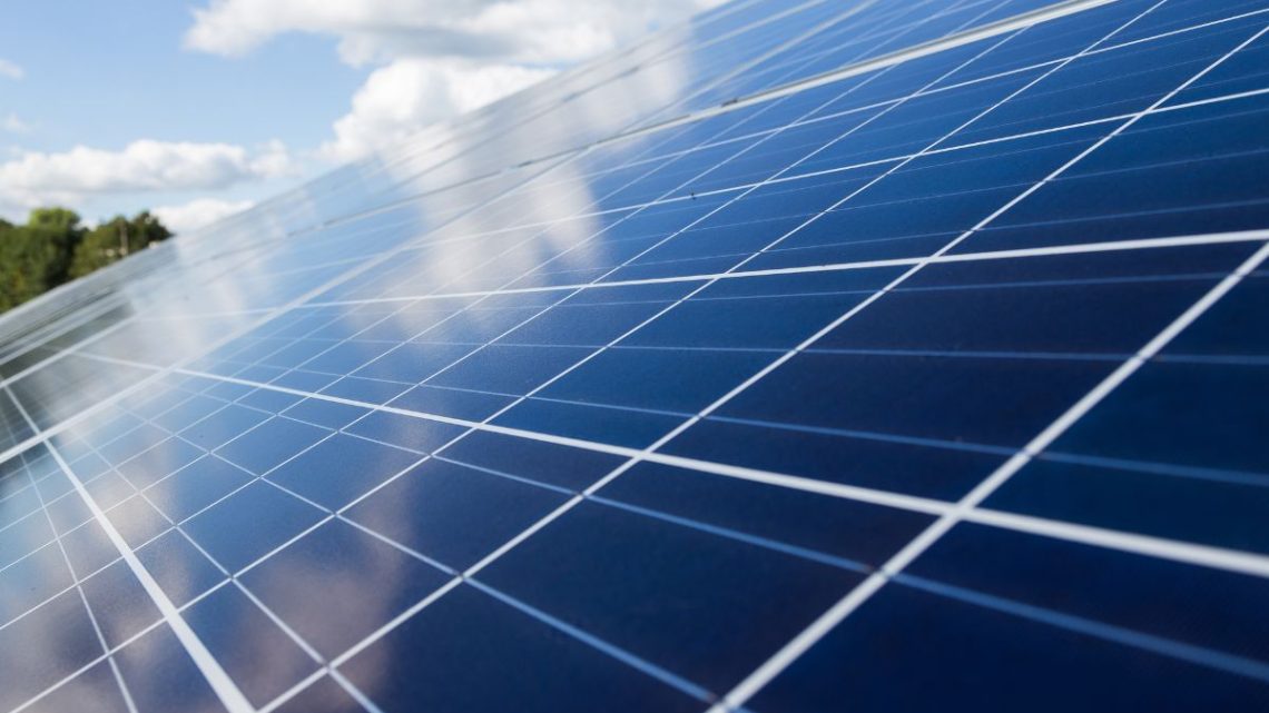 Solar panel that splits water boosts hydrogen fuel production efficiency