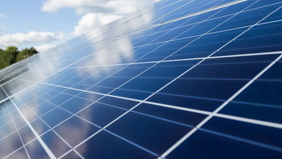 Solar panel that splits water boosts hydrogen fuel production efficiency Solar panel that splits water boosts hydrogen fuel production efficiency