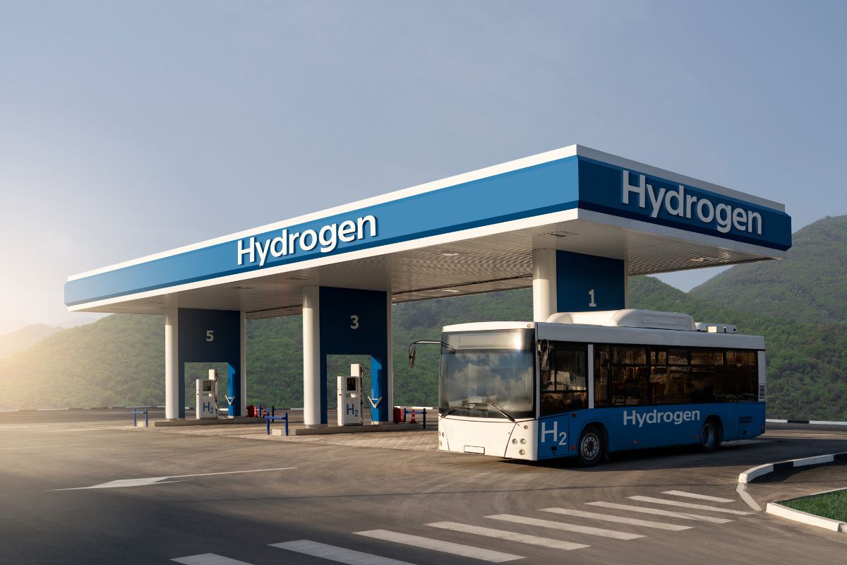 UK Hydrogen Week - H2 Bus and H2 fueling station