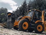 hydrogen digger - image of a JCB backhoe loader