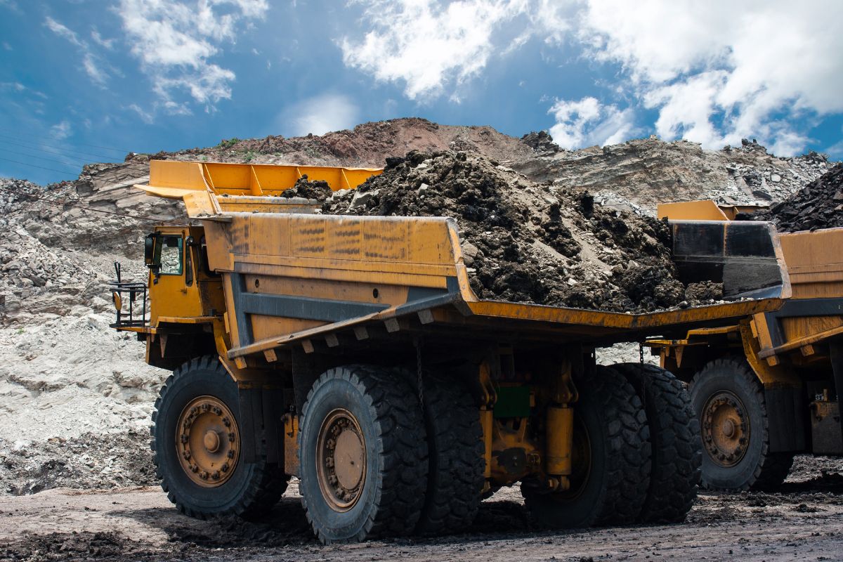 Hydrogen fuel cells - Image of a mining truck