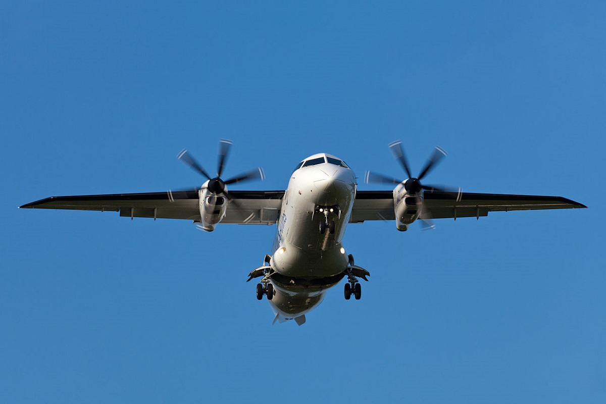 Hydrogen fuel cell plane - Image of a Dornier 328-100 Aircraft