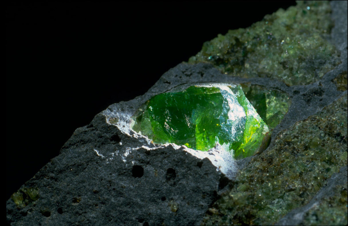 Geologic Hydrogen and how its made: Forsterite, an olivine mineral. Groundwater interacting with olivine can result in hydrogen building up in the surrounding rock layers.