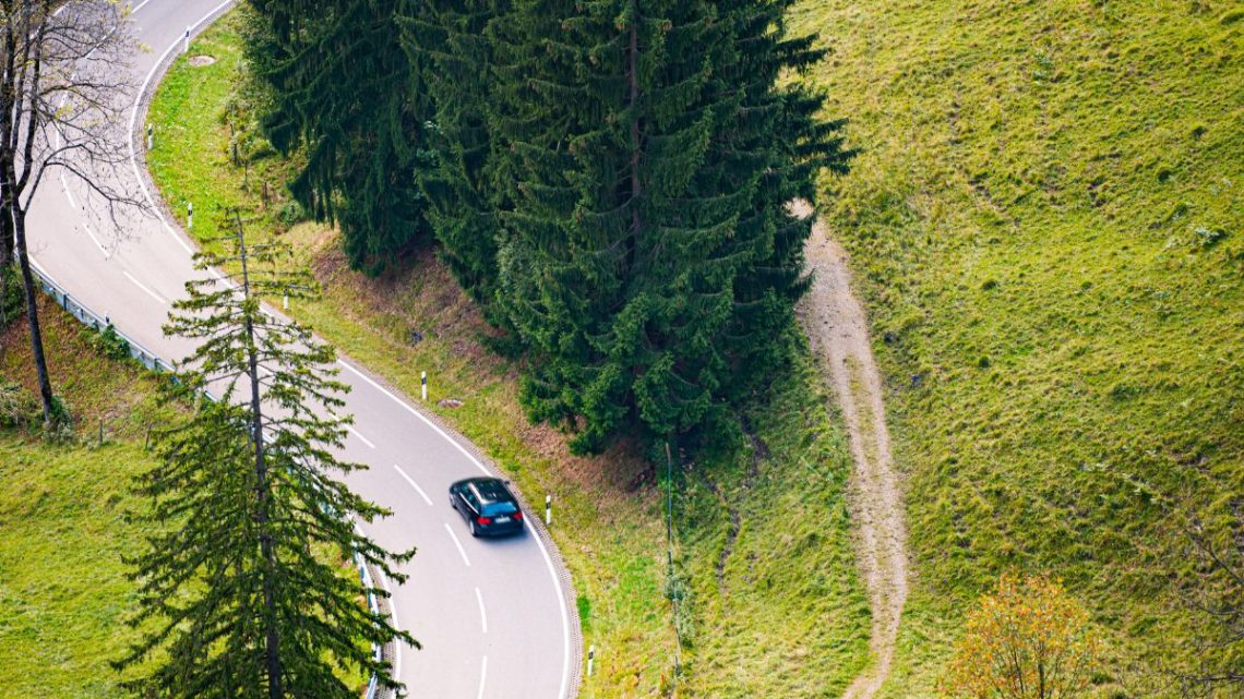 On the Road with an Electric Car: 6 Must-Haves in a Traveler’s Kit