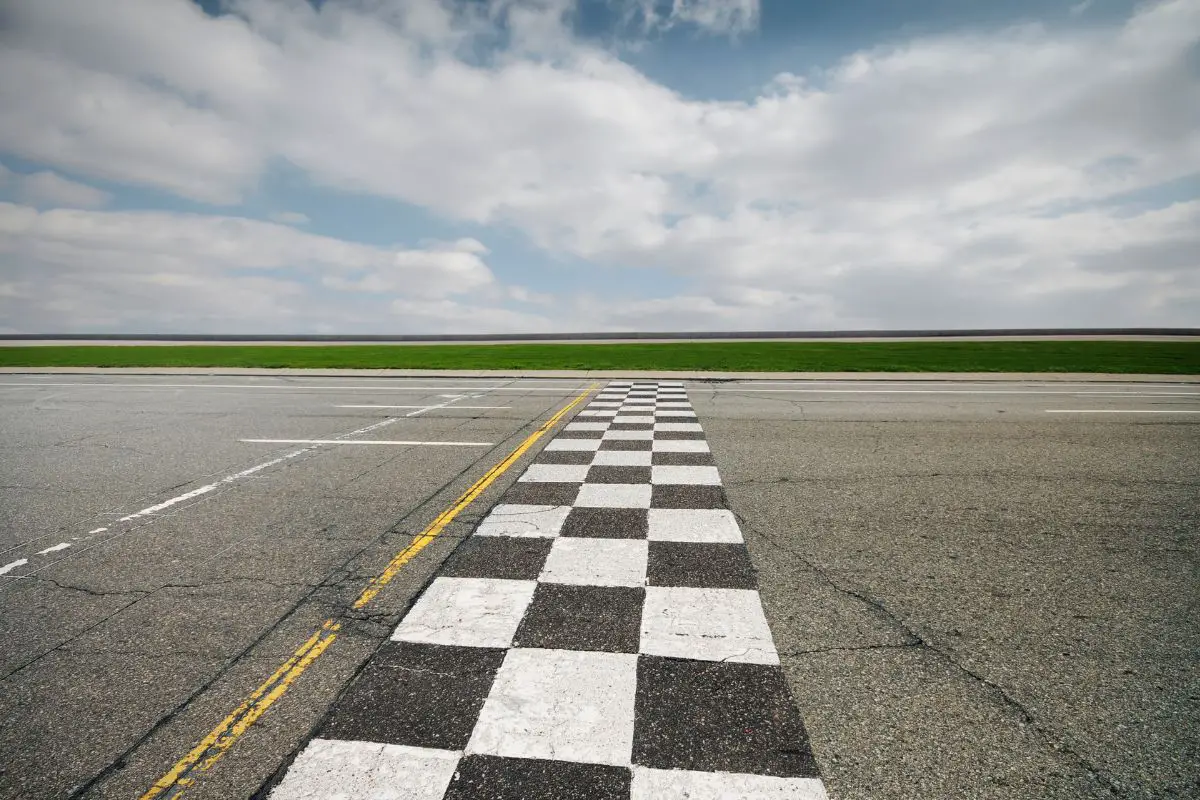 Hydrogen cars - Racing stripe on road