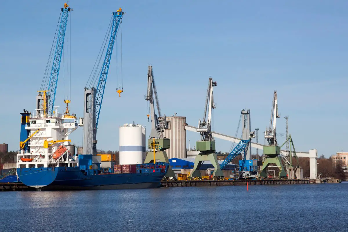 Hydrogen shipping - Dockyard