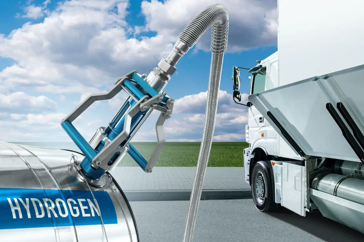 Hydrogen station for heavy duty truck