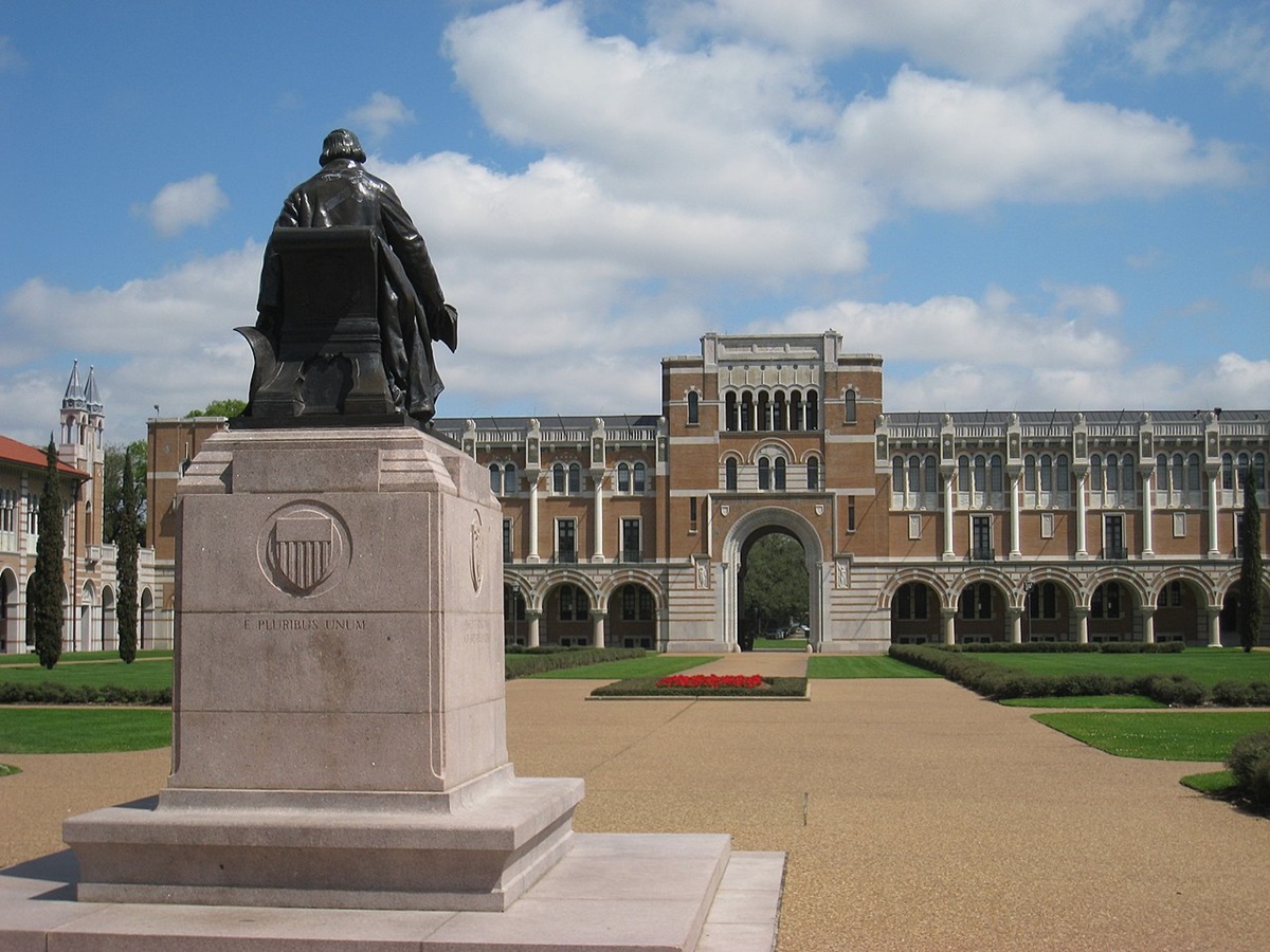 Clean hydrogen research - Rice University - Rice statue with Lovett Hall