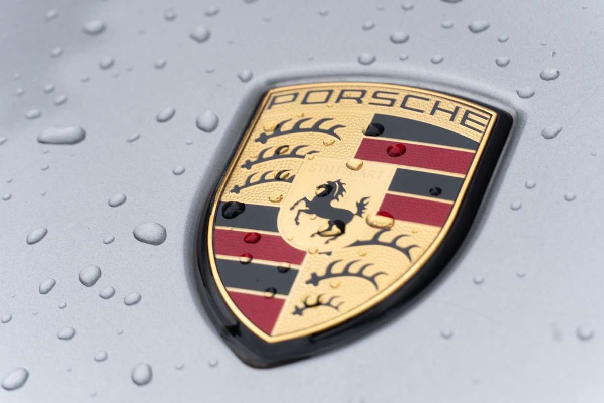 Green Steel - Porsche Logo with water droplets