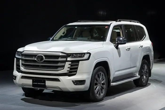 Hydrogen ICE - Image of Toyota Land Cruiser 300