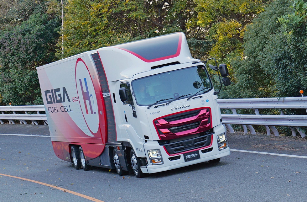 Hydrogen fuel cell truck - GIGA FUEL CELL being driven on a closed test course prior to the start of public road testing - Image Source - Honda