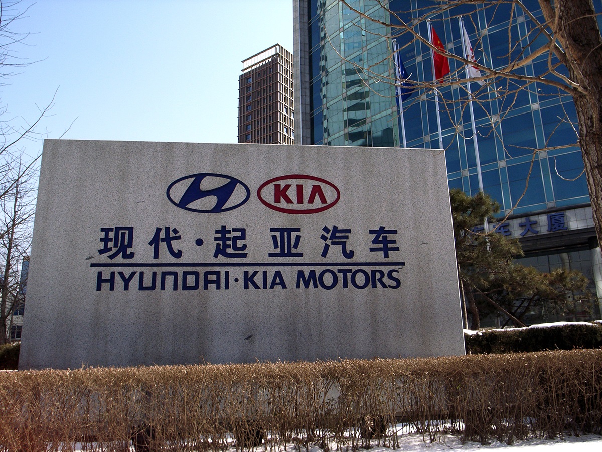 Hydrogen fuel cell - Image of Hyundai and Kia sign