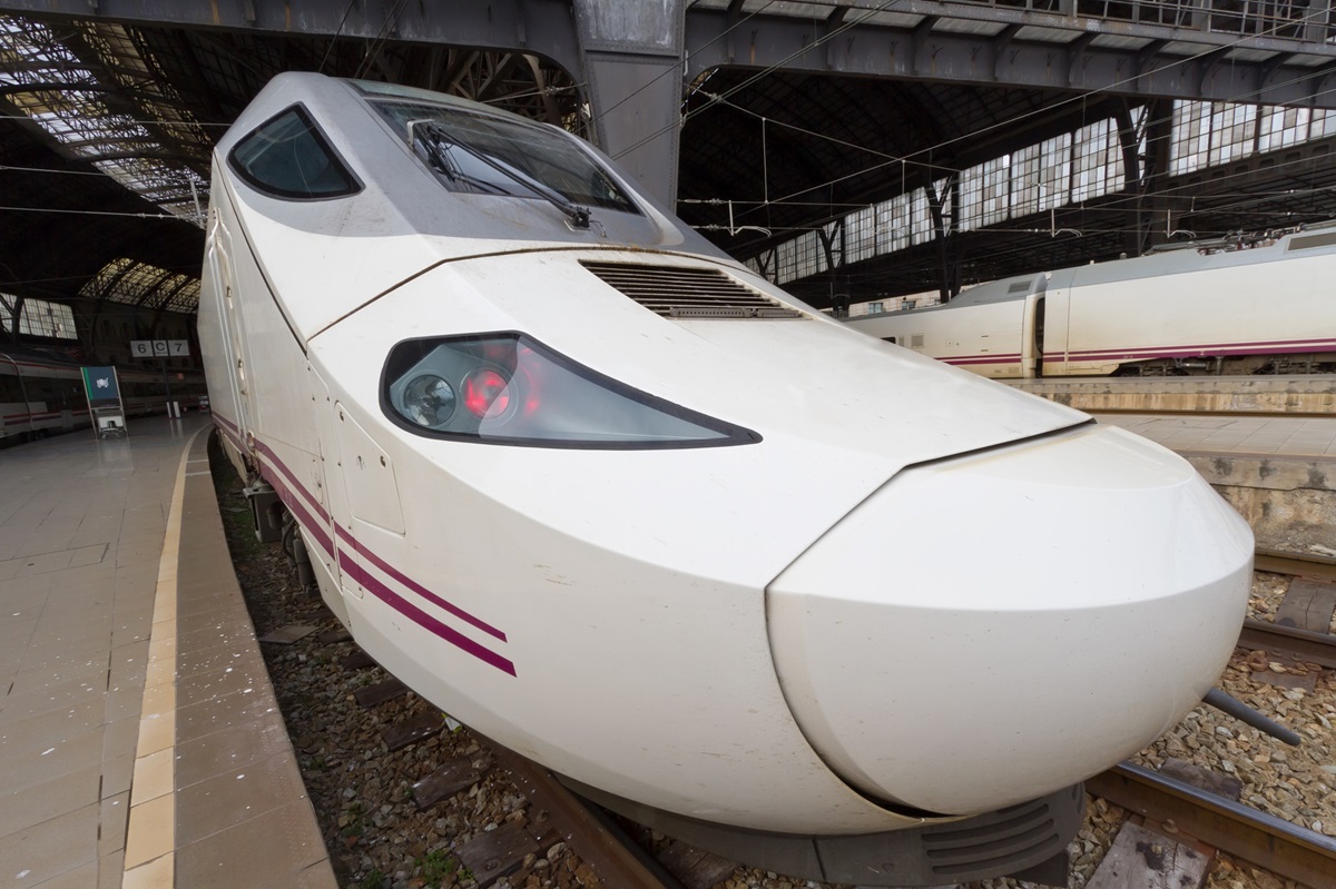 Hydrogen high speed train - Image of a traditional diesel-powered Talgo High Speed Train
