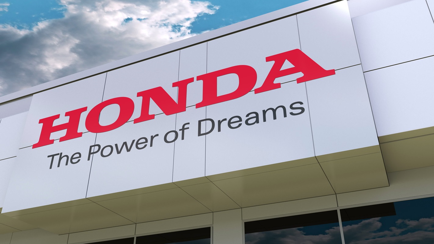 CR-V Hydrogen - Honda Logo on Building
