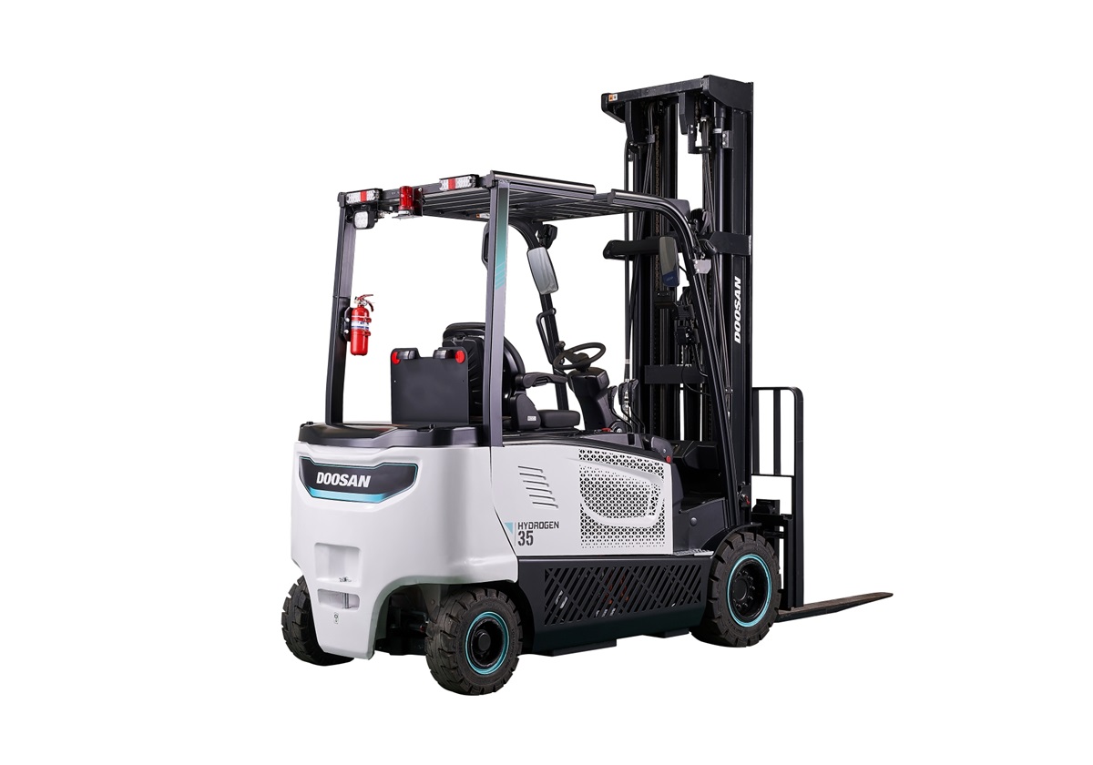 Hydrogen Forklift - Doosan Bobcat's 3-ton 20 kW hydrogen fuel cell forklift - Image Source - Doosan