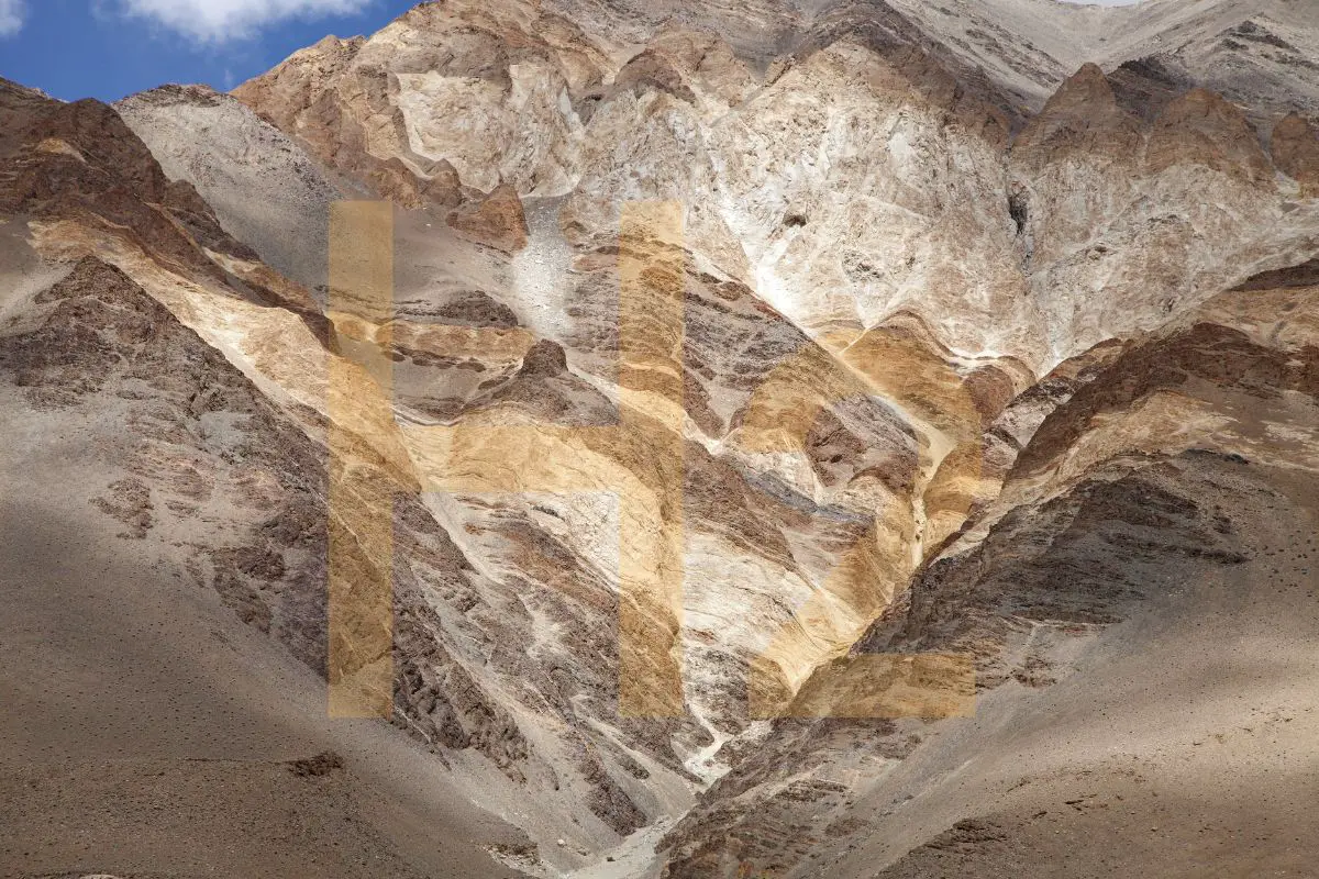 Gold Hydrogen - Image of Beautiful banding in the ophiolite melange volcanic rocks, Ladakh