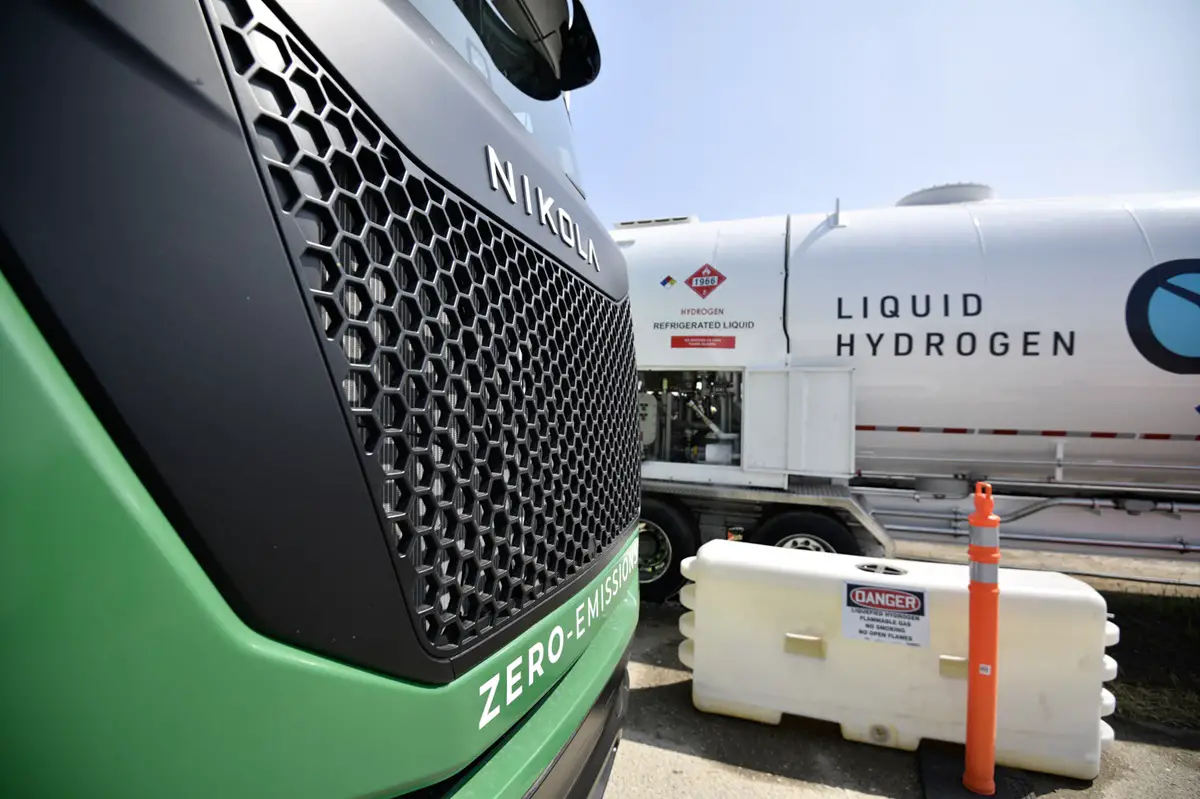 Hydrogen Station HYLA Ontario Site Launch - Nikoa Truck and Liquid Hydrogen Truck - Image Source - NIKOLA - 6ff1bc786965cce22004e0cb6eedcb8f