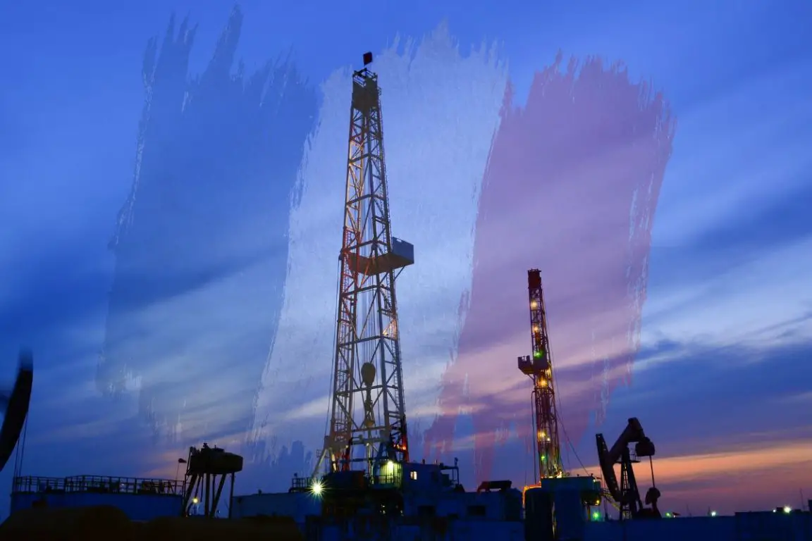 Geothermal energy - Image of Oil rig for drilling - France Flag