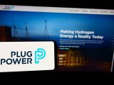 Green Hydrogen - Plug Power Logo on phone an website