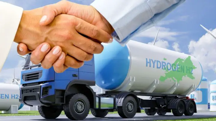 Monumental green hydrogen delivery agreement struck between TotalEnergies and Air Products