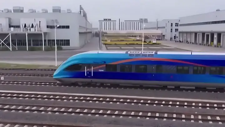 Eco-Friendly at 200km/h: Meet China’s New Hydrogen Train