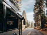 New Flyer unveils a hydrogen storage upgrade for its Xcelsior Charge FC bus, offering 120 extra miles of range. Already tested in California, the move strengthens hydrogen’s case in zero-emission transit.