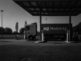 HOYER Group and H2 MOBILITY have launched a hydrogen logistics partnership in Germany’s Rhein-Neckar region, reinforcing zero-emission freight infrastructure with hydrogen fuel cell truck deliveries and scalable logistics support.