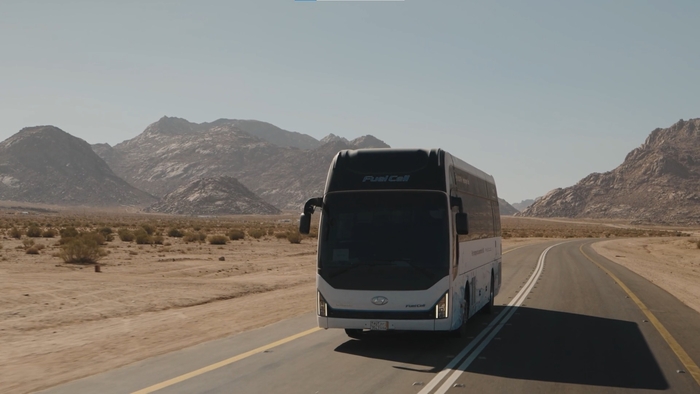 Hydrogen Fuel Cells Drive Hyundai’s Universe FCEV Bus Through NEOM’s High-Altitude Trojena