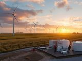 A group of six farming families, Kuster Energy and Windunie launch the H2 Achterhoek green hydrogen plant in Netterden, leveraging local wind and solar power to produce 500 tonnes of hydrogen annually—backed by a €10 million RVO subsidy.